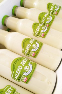 Mleko krowie Jersey A2 świeże 0,75 L w szklanej butelce